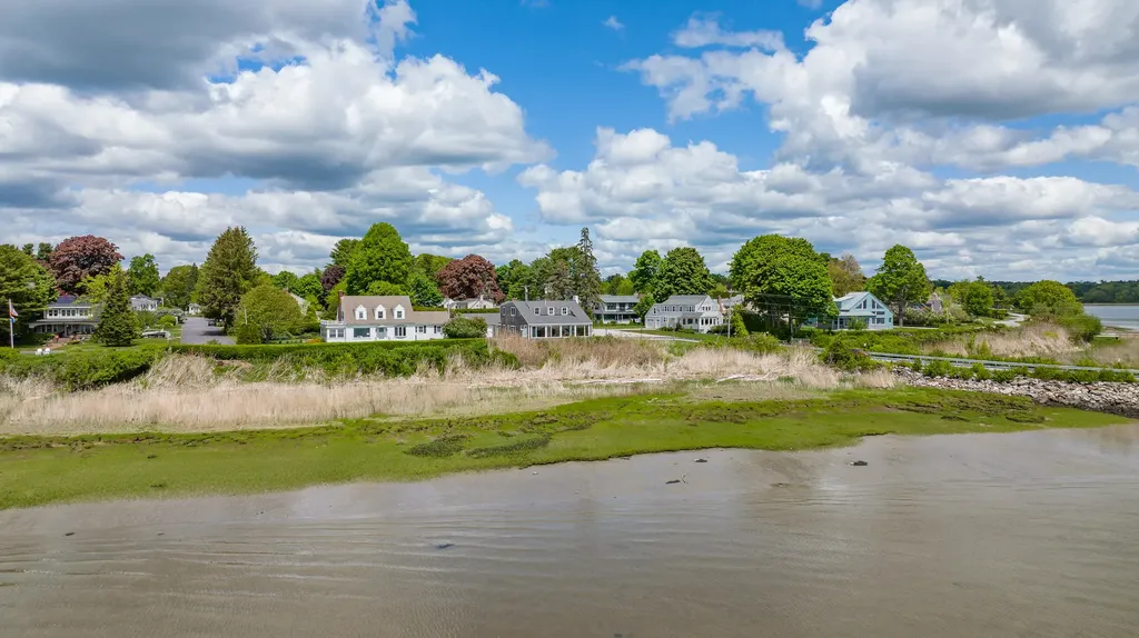 39 Andrews Avenue Falmouth ME 04105