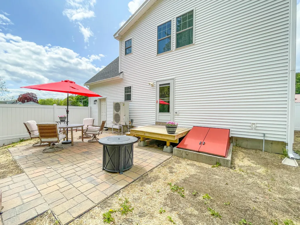 43 Cumberland Avenue Saco ME 04072
