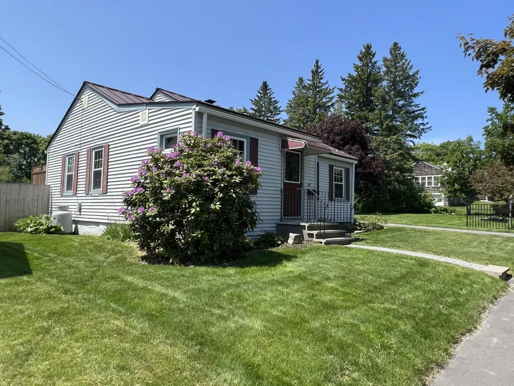 17 Crestmont Road Bangor ME 04401