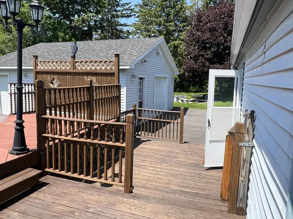 17 Crestmont Road Bangor ME 04401