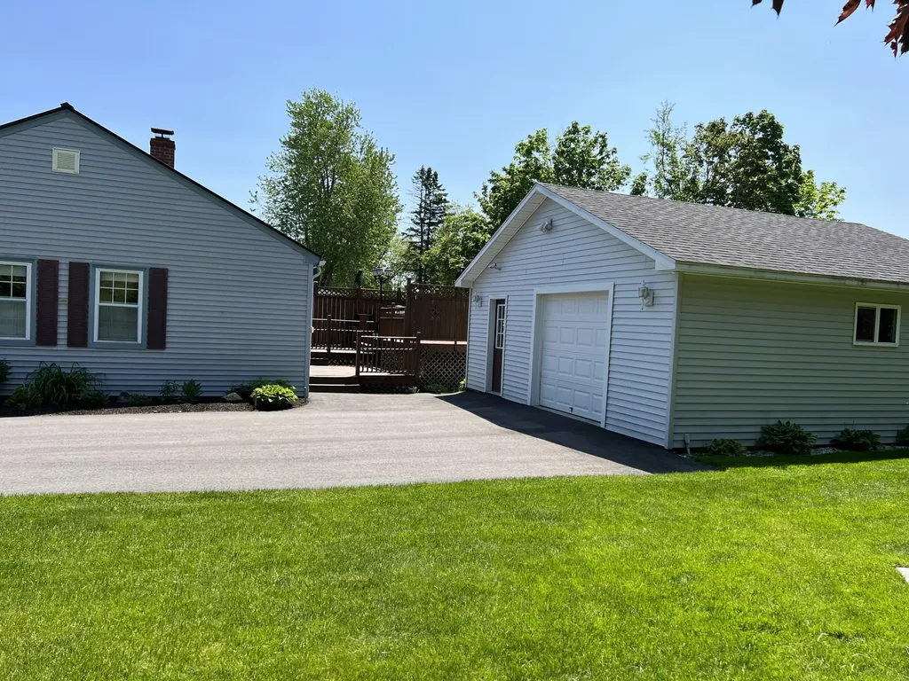 17 Crestmont Road Bangor ME 04401