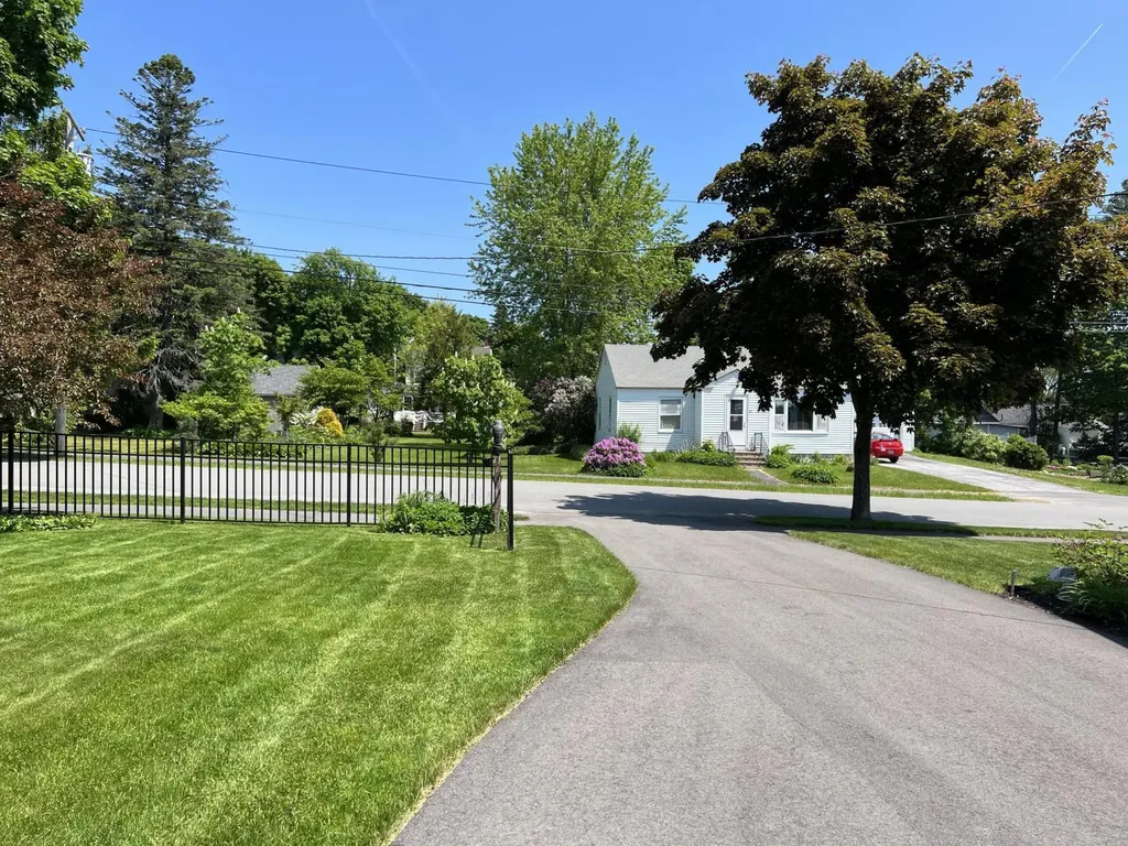 17 Crestmont Road Bangor ME 04401