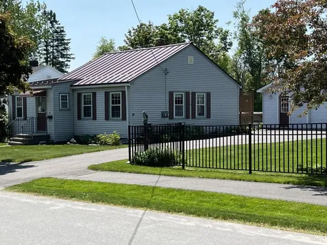 17 Crestmont Road Bangor ME 04401