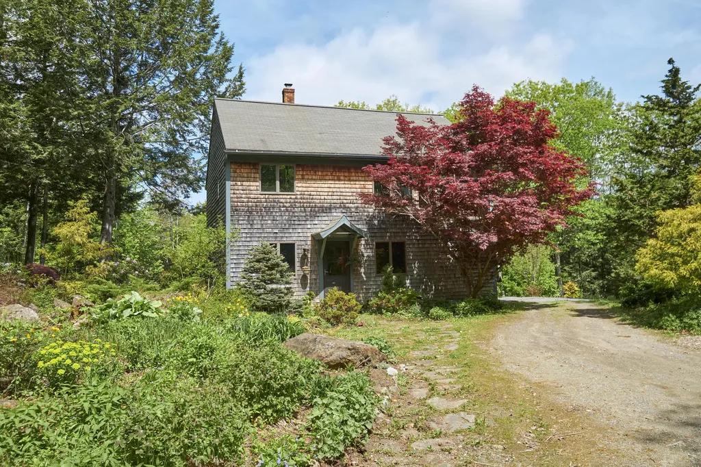 21 Tuva Trail Lincolnville ME 04849