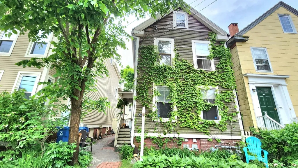 234 Brackett Street Portland ME 04102
