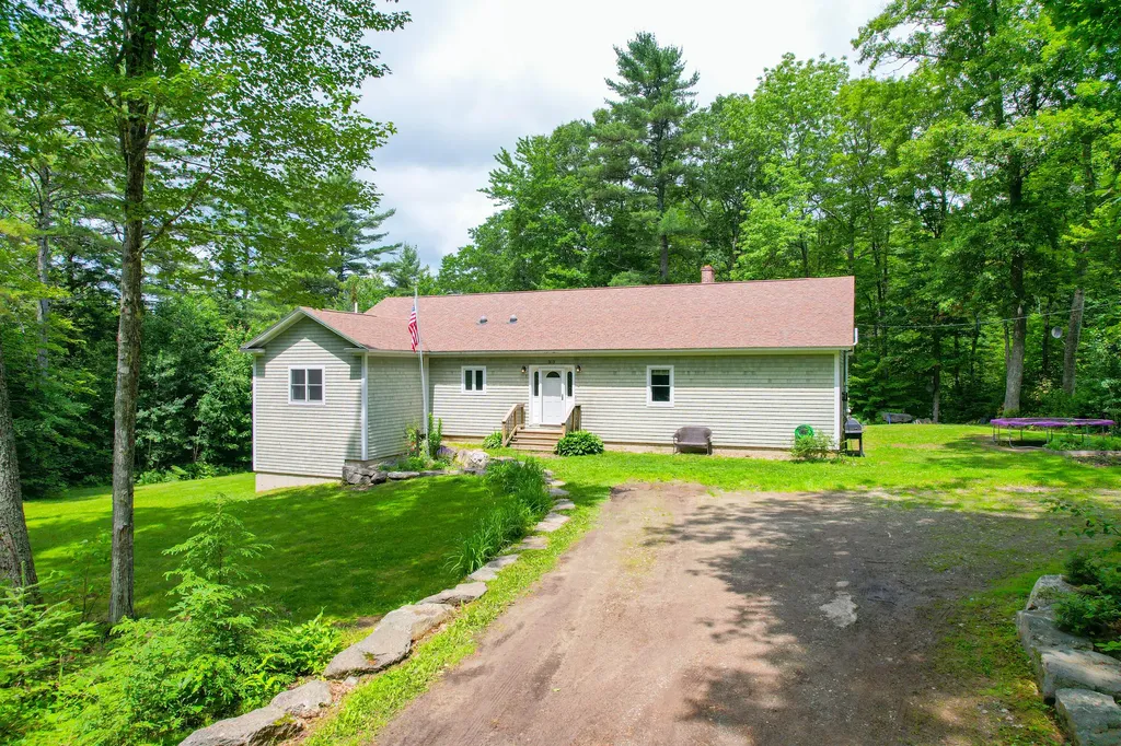 313 E Old County Road Newcastle ME 04553