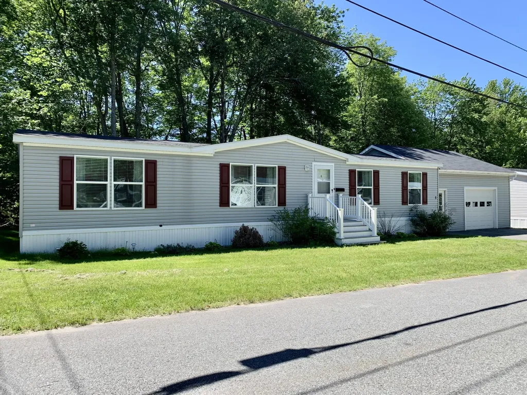5 Stanley Drive Lisbon ME 04250