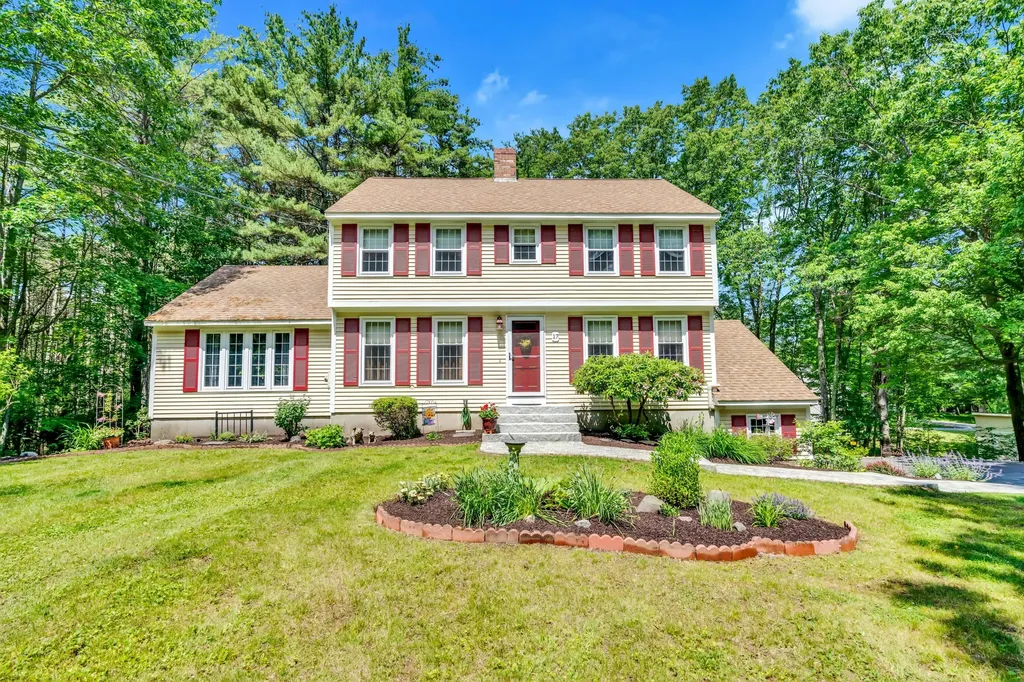 17 Country Woods Road Saco ME 04072