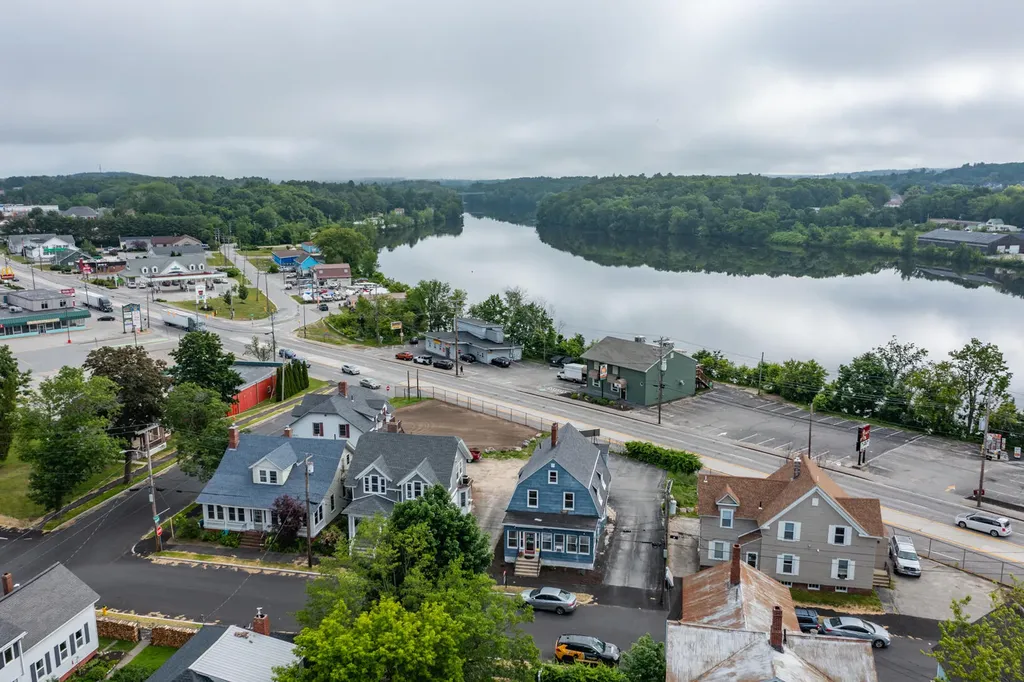 9 Grove Street Auburn ME 04210
