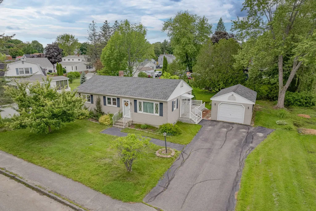 23 Windsor Avenue Augusta ME 04330