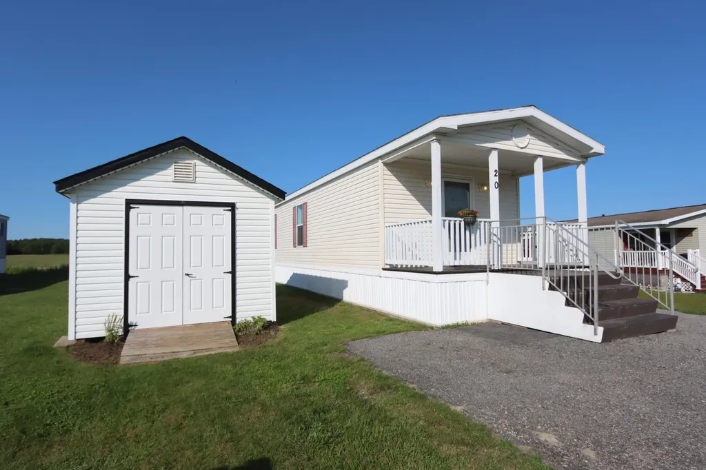 20 Joshs Way Poland ME 04274