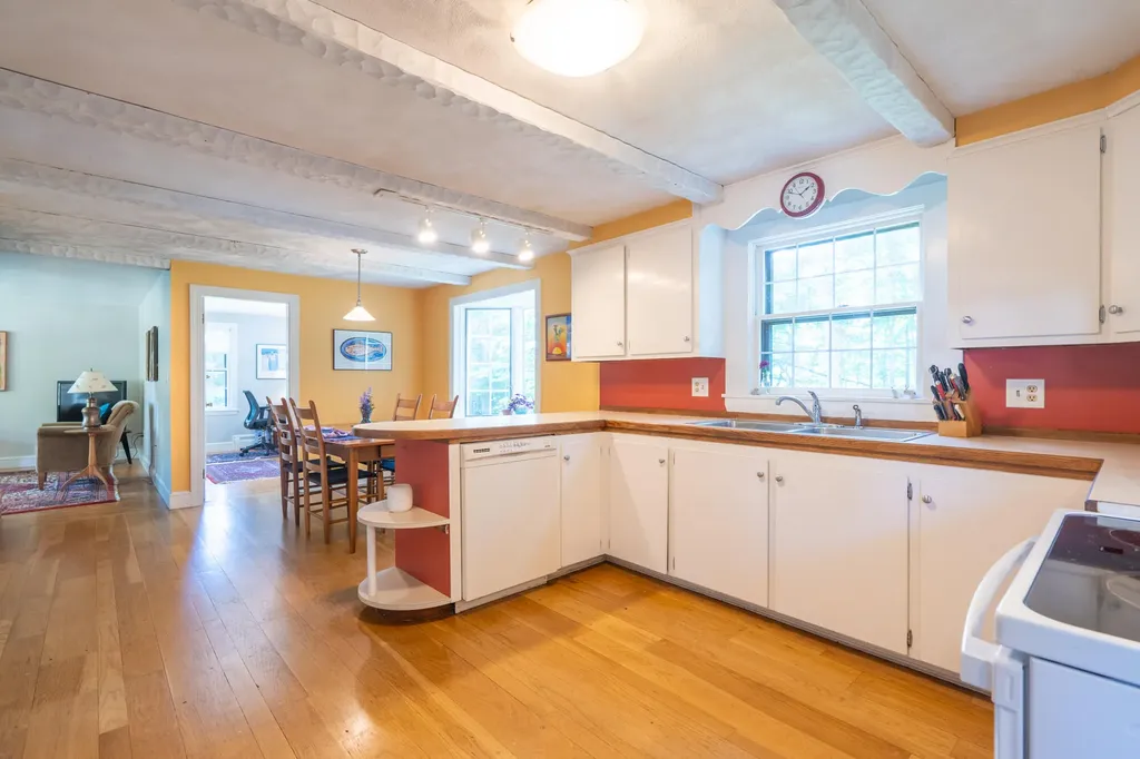 14 Lawn Avenue Cumberland ME 04021