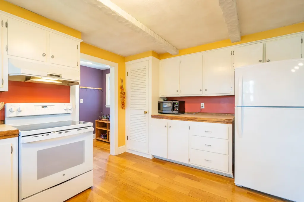 14 Lawn Avenue Cumberland ME 04021