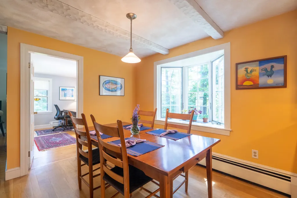 14 Lawn Avenue Cumberland ME 04021