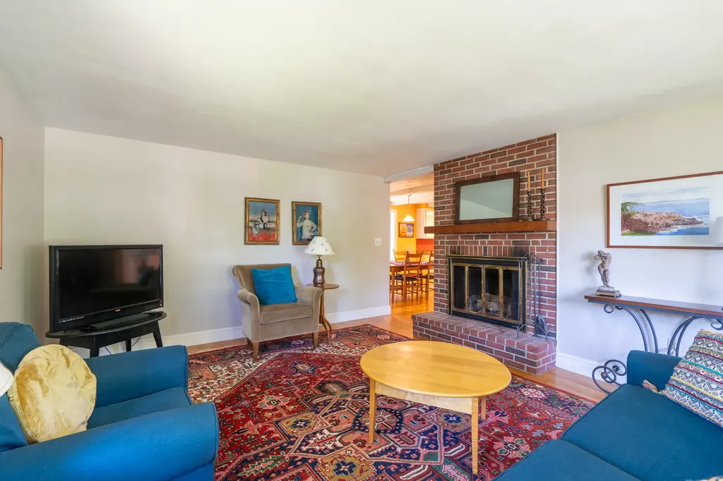 14 Lawn Avenue Cumberland ME 04021