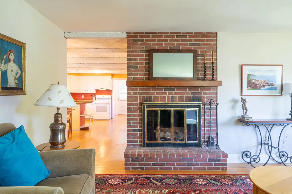 14 Lawn Avenue Cumberland ME 04021