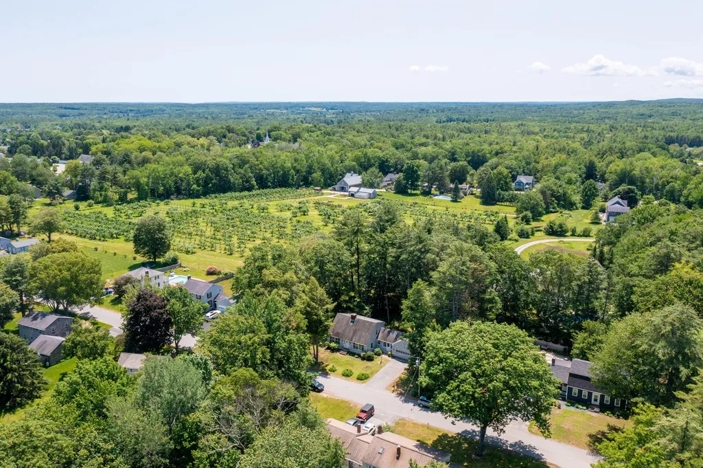 14 Lawn Avenue Cumberland ME 04021