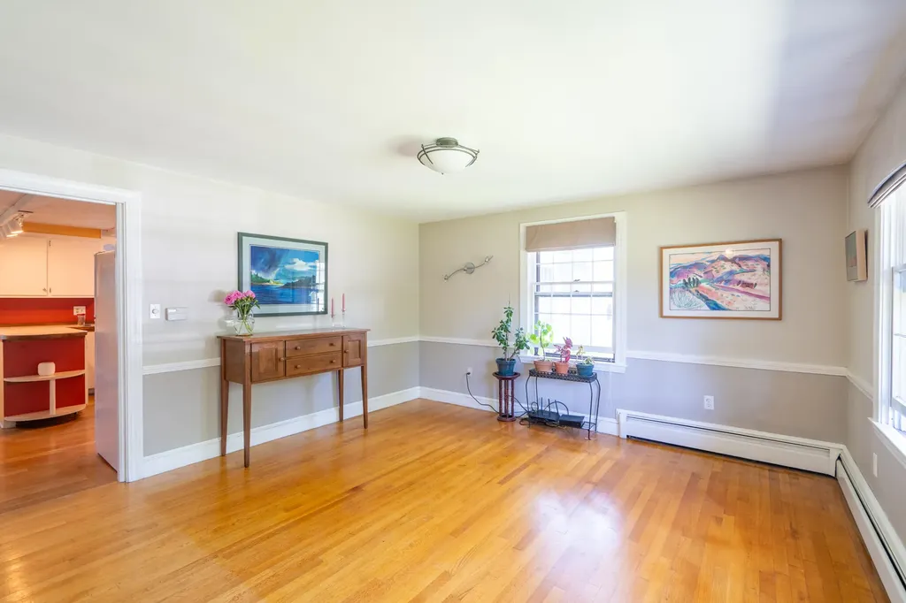 14 Lawn Avenue Cumberland ME 04021