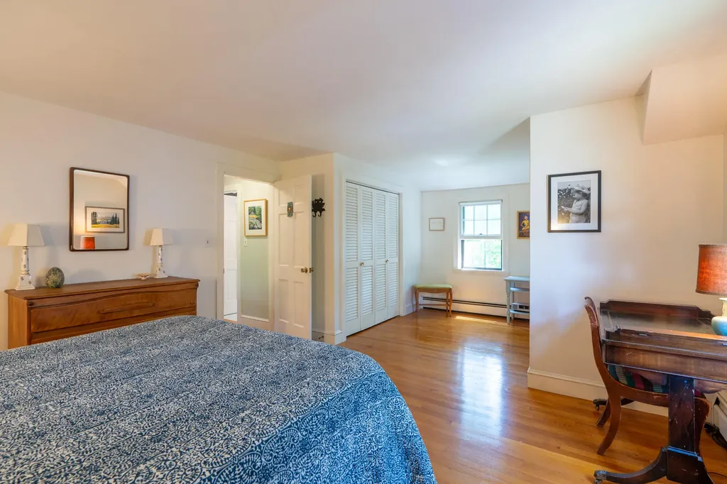 14 Lawn Avenue Cumberland ME 04021