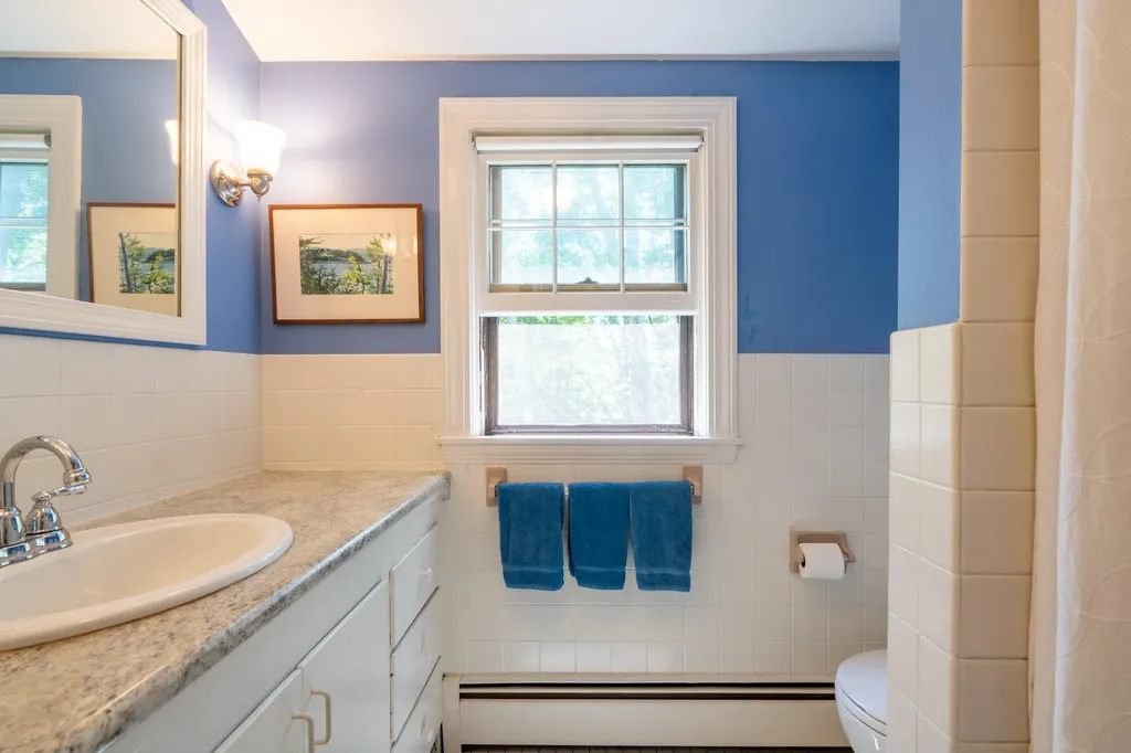 14 Lawn Avenue Cumberland ME 04021