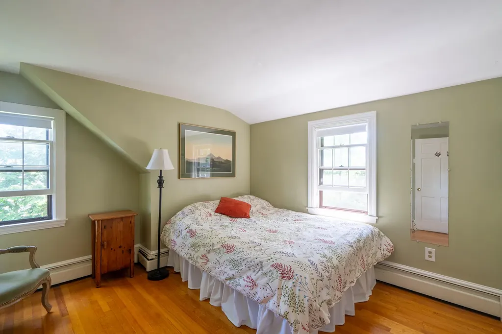 14 Lawn Avenue Cumberland ME 04021