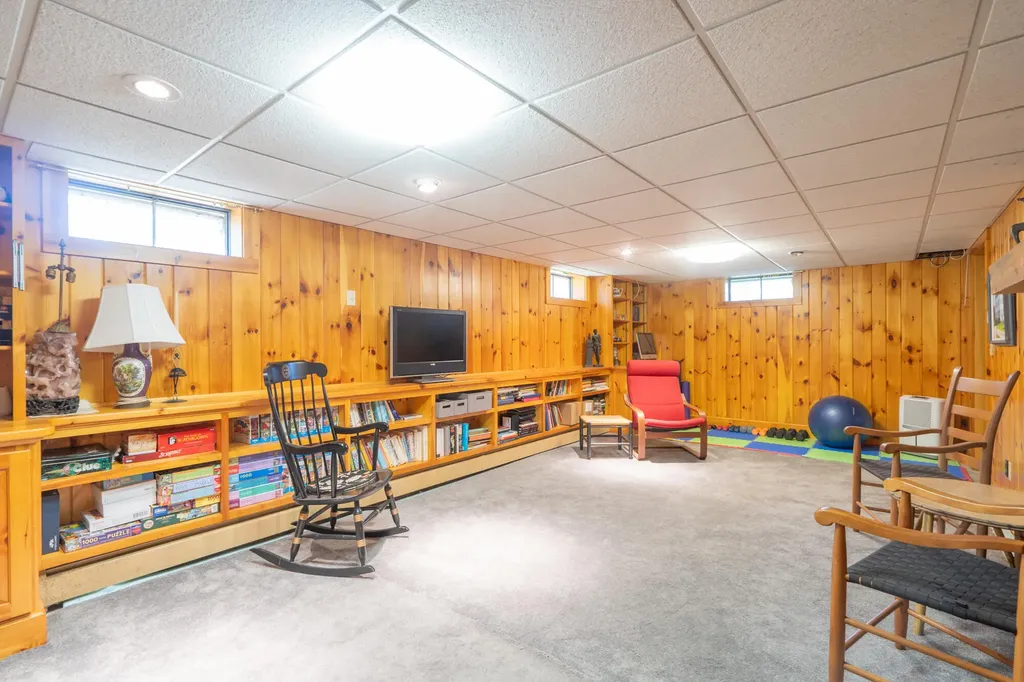 14 Lawn Avenue Cumberland ME 04021