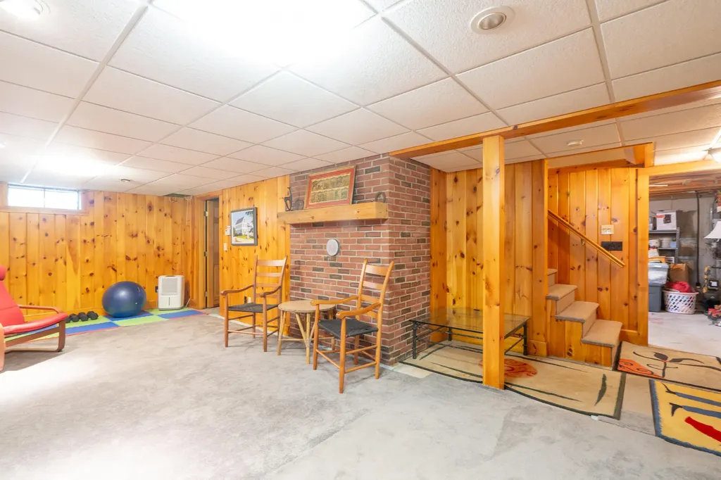 14 Lawn Avenue Cumberland ME 04021
