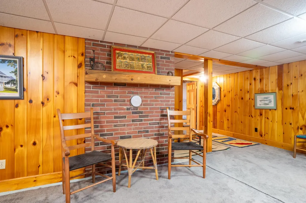 14 Lawn Avenue Cumberland ME 04021