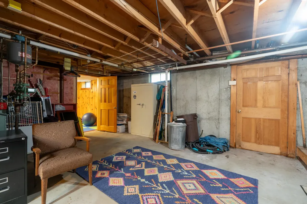14 Lawn Avenue Cumberland ME 04021