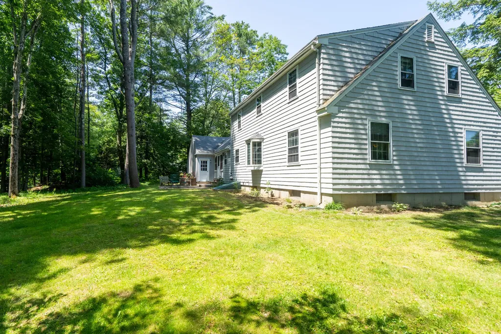 14 Lawn Avenue Cumberland ME 04021