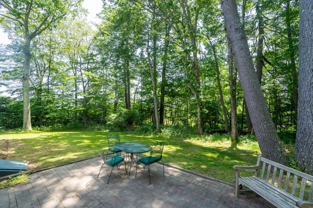 14 Lawn Avenue Cumberland ME 04021