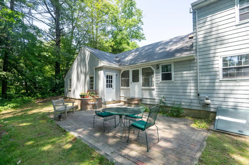 14 Lawn Avenue Cumberland ME 04021