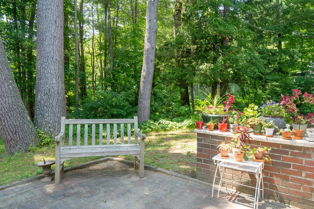 14 Lawn Avenue Cumberland ME 04021