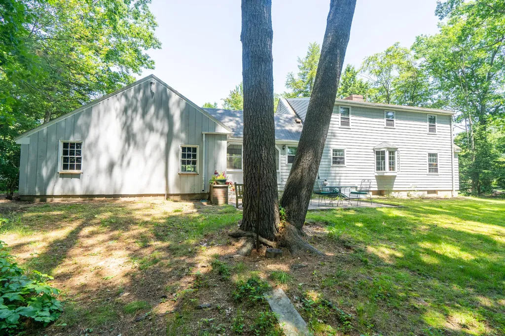 14 Lawn Avenue Cumberland ME 04021