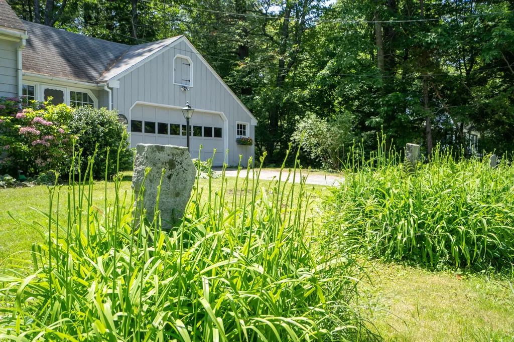 14 Lawn Avenue Cumberland ME 04021