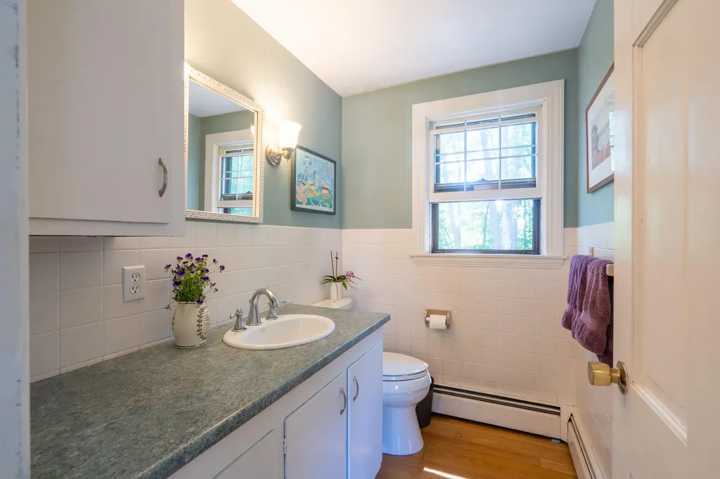 14 Lawn Avenue Cumberland ME 04021