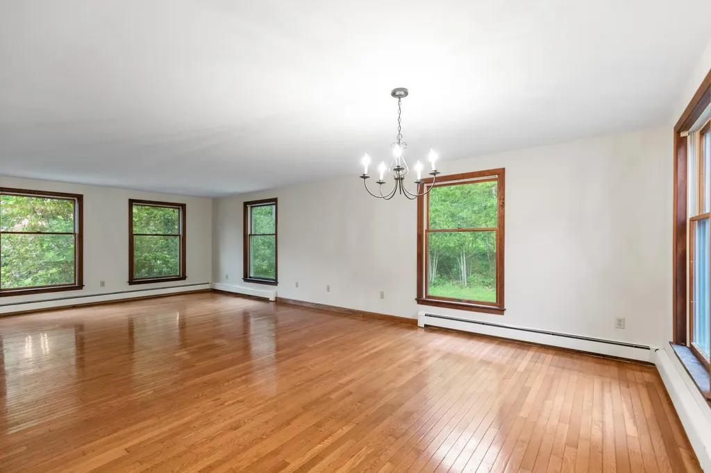 4 Howard Lane Wiscasset ME 04578