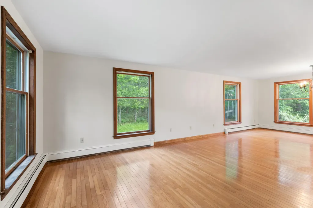4 Howard Lane Wiscasset ME 04578