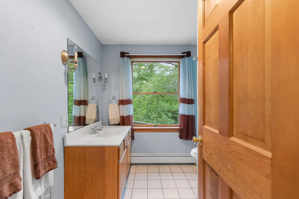 4 Howard Lane Wiscasset ME 04578