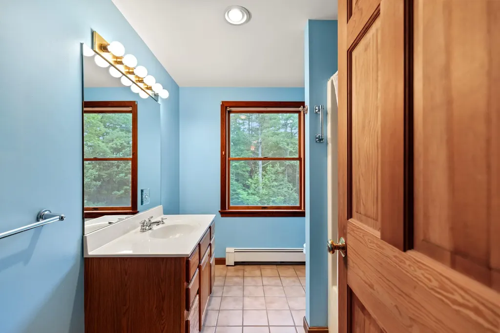 4 Howard Lane Wiscasset ME 04578