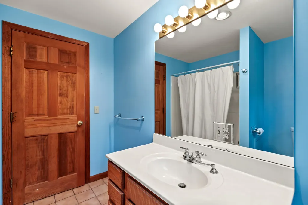 4 Howard Lane Wiscasset ME 04578