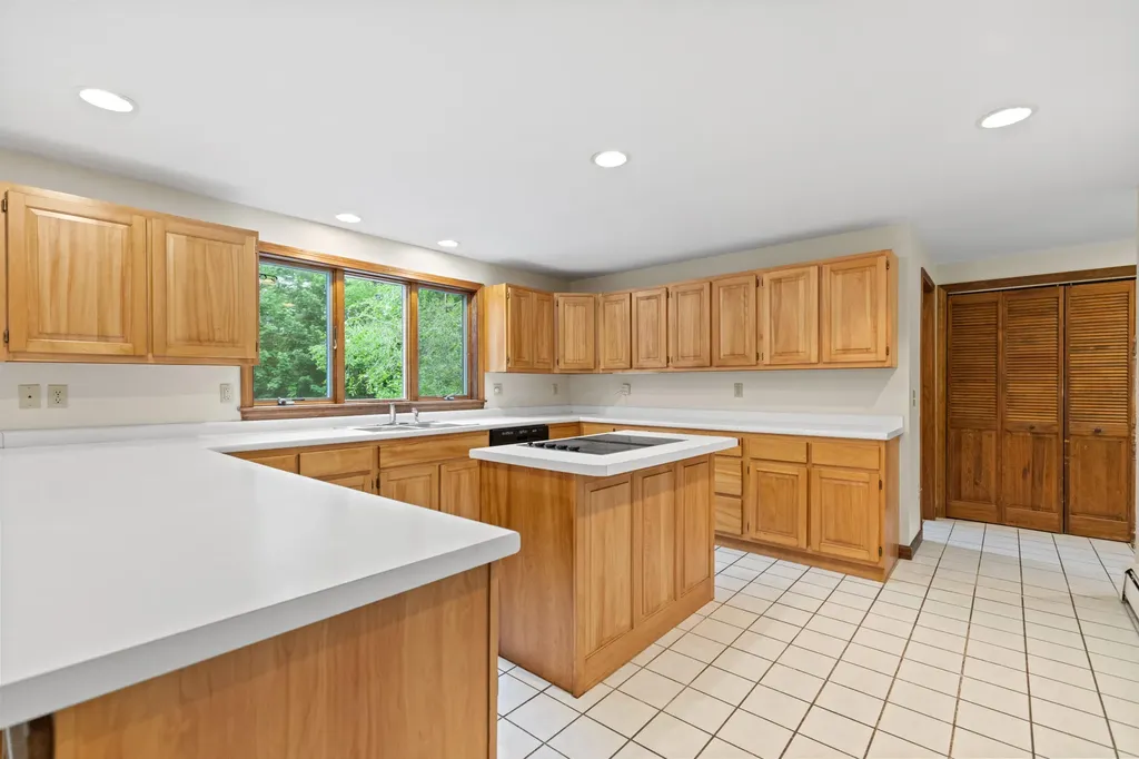 4 Howard Lane Wiscasset ME 04578