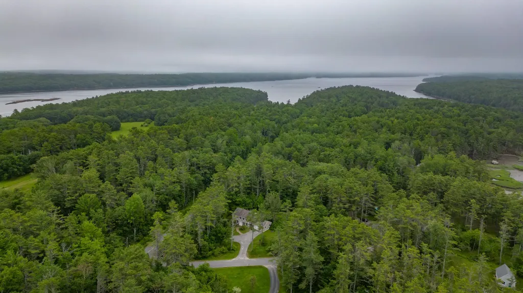 4 Howard Lane Wiscasset ME 04578