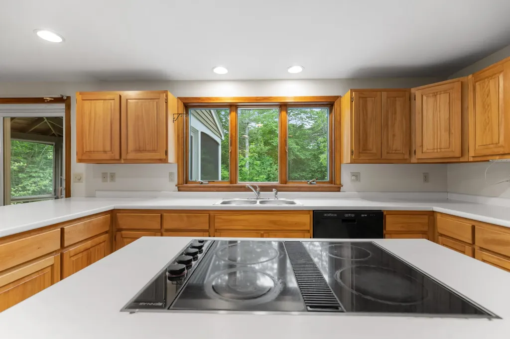 4 Howard Lane Wiscasset ME 04578