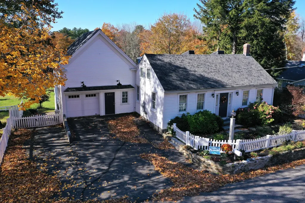 11 Old Winthrop Road Wayne ME 04284