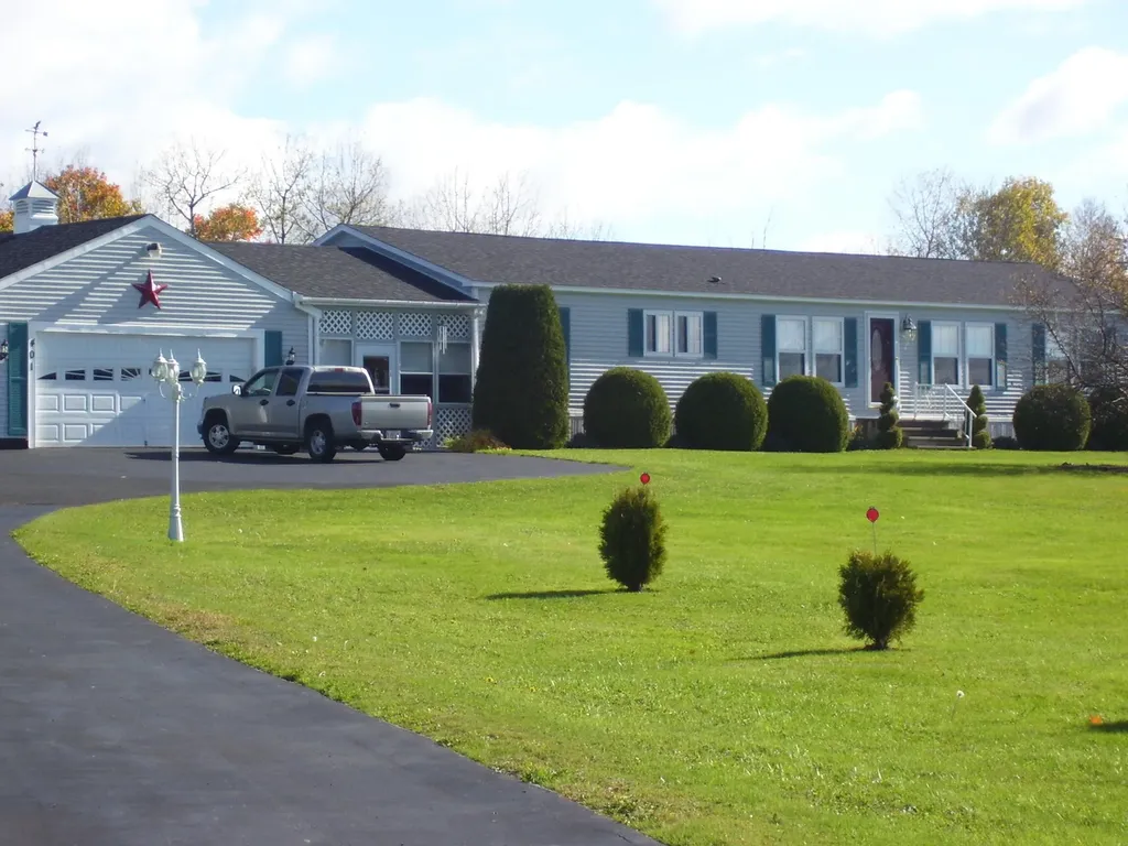 4 Chestnut Lane Levant ME 04456