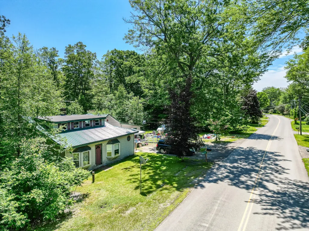 2547 Essex Street Orono ME 04473