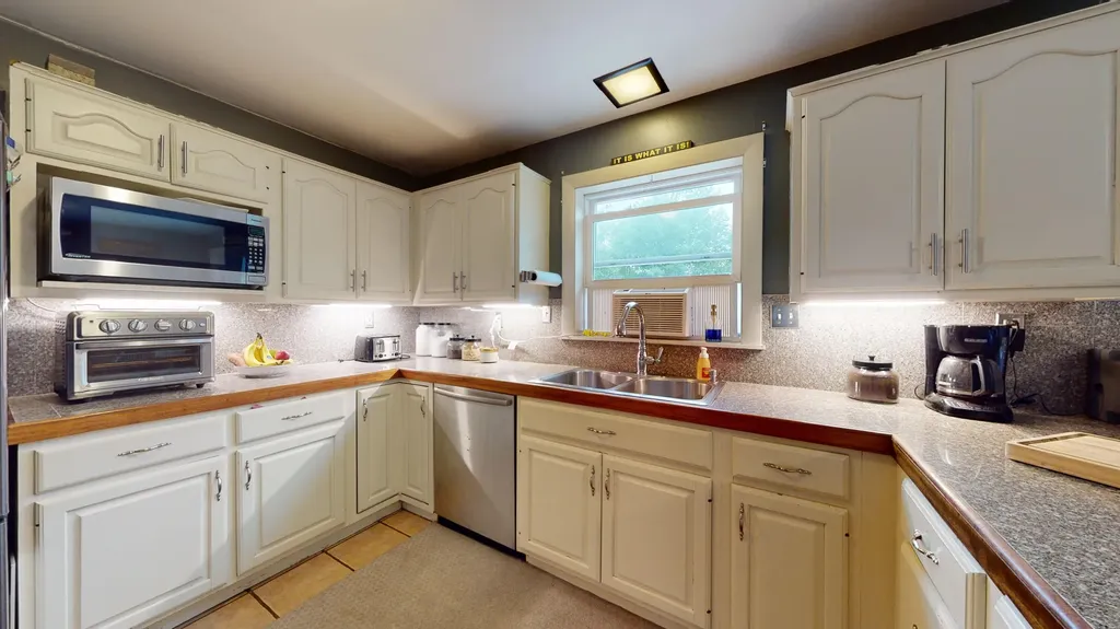 48 Augusta Road Topsham ME 04086