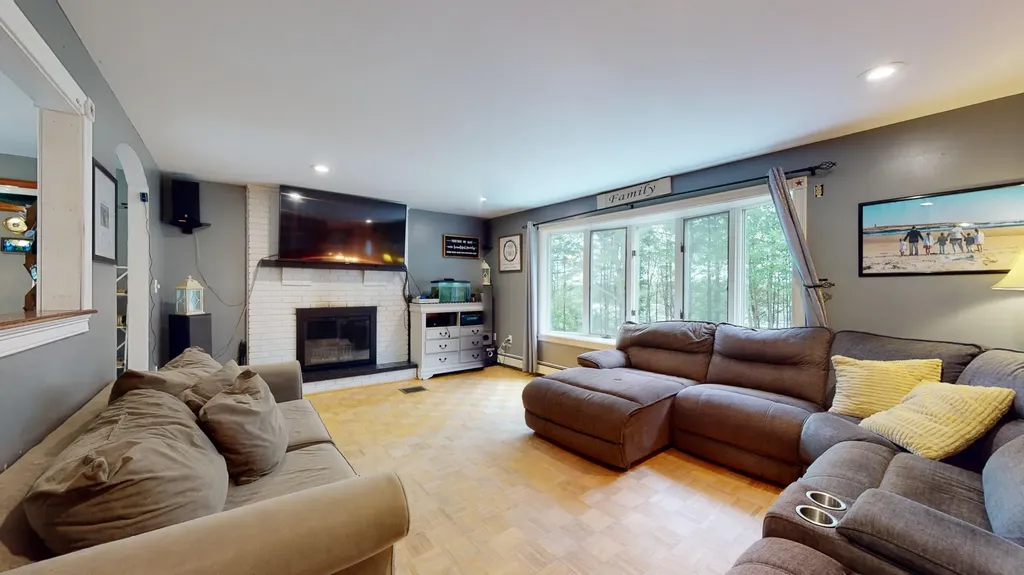 48 Augusta Road Topsham ME 04086