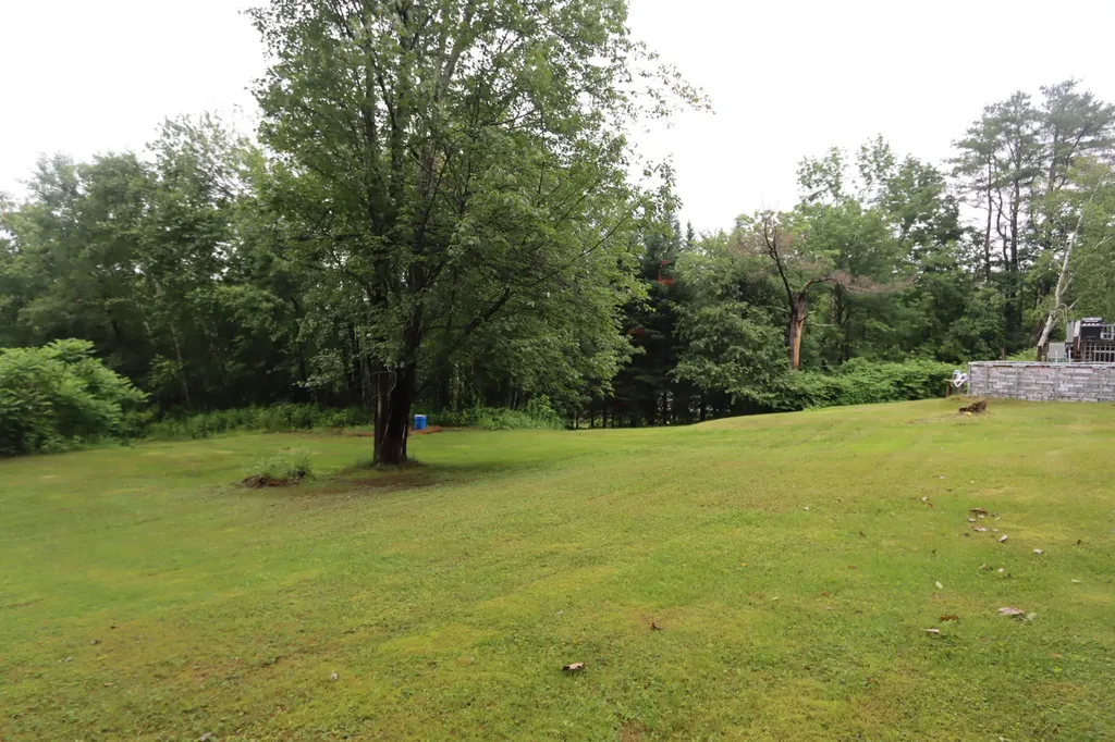 48 Augusta Road Topsham ME 04086